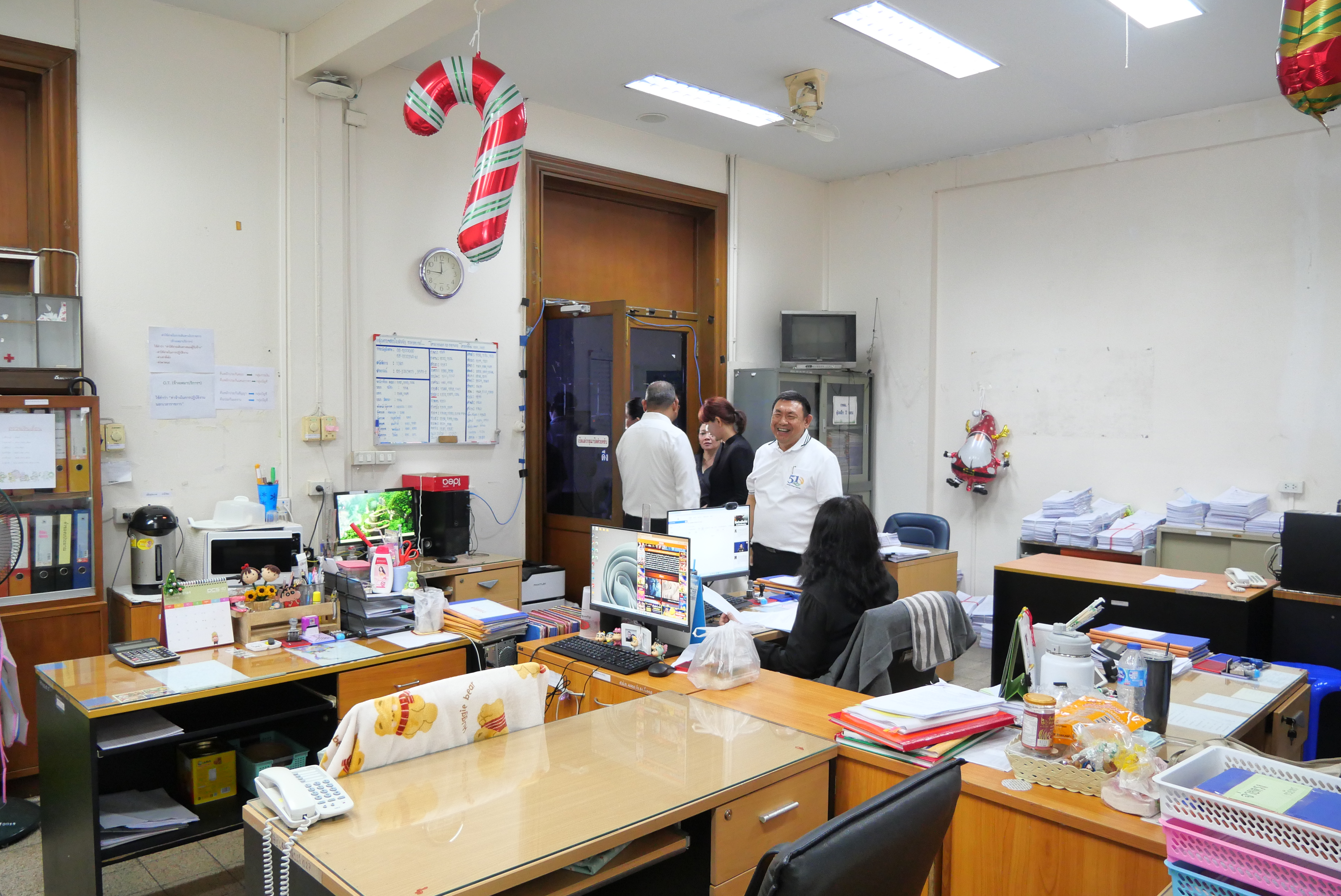 title - เลขาธิการ ส.ป.ก. ตรวจเยี่ยมบุคลากร ส.ป.ก. ถนนราชดำเนินนอก